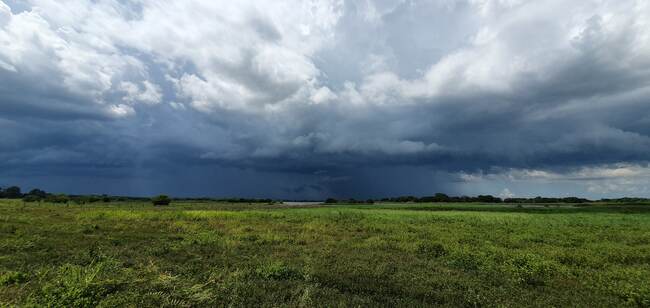 Nubes sobre el campo